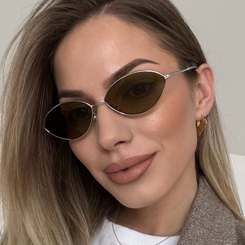 Vintage Fashion Images - Retro Cat eye Woman Sunglasses for
