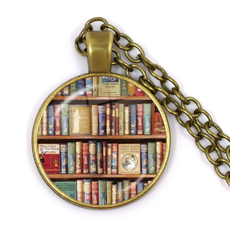Hot Old Book Necklace Vintage  - Vintage Fashion Library avaliação e preço