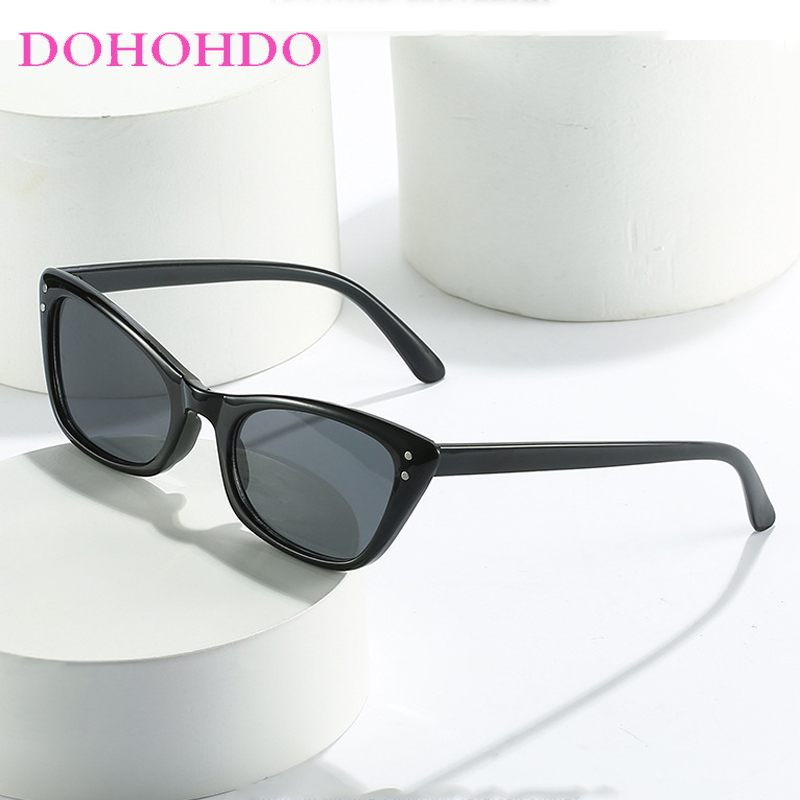 Vintage Small Cat Eye Sunglass - Vintage Fashion Photography avaliação e preço