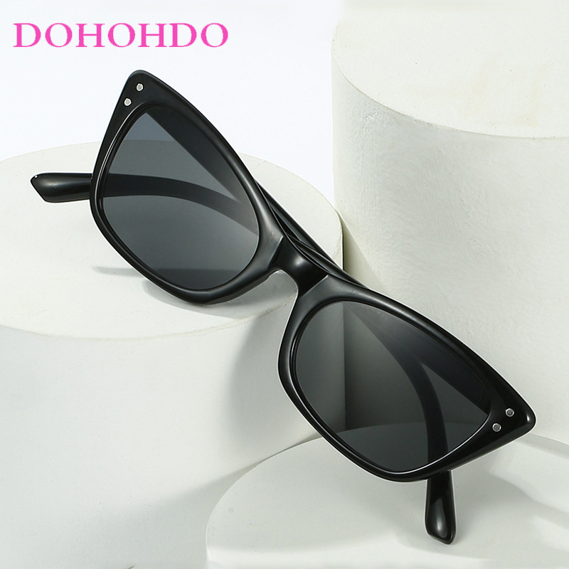 Vintage Small Cat Eye Sunglass - Vintage Fashion Photography avaliação e preço